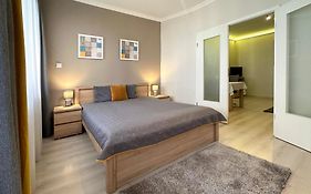 Asboth Taylor Apartment